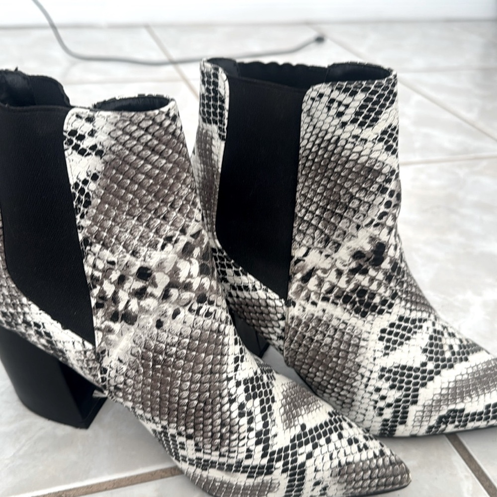 Snake print booties, black and white size 7